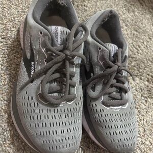 Brooks Ghost Women's Gray Running Sneakers with Light Pink Sole